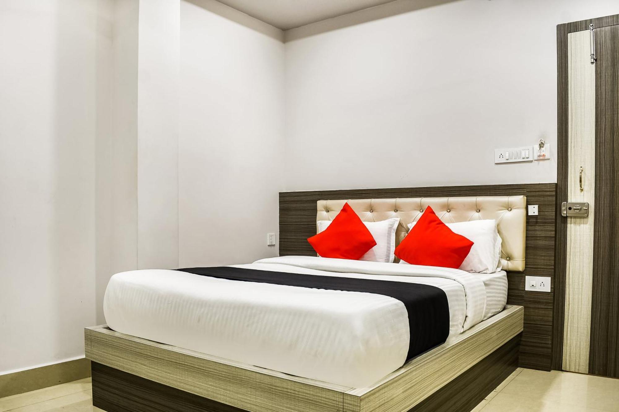 Capital O Jai Adisson Hotel Cuttack Buitenkant foto