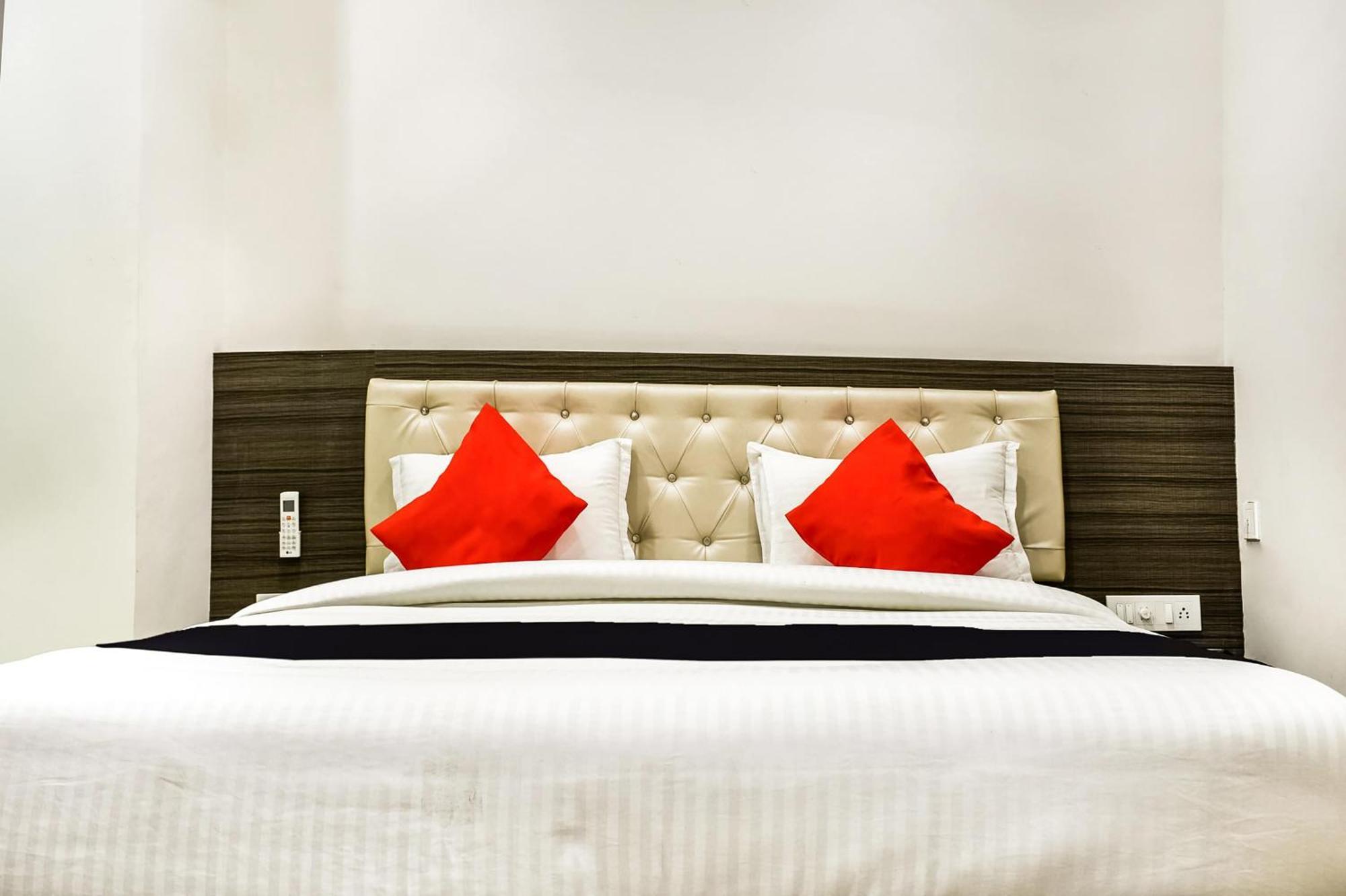 Capital O Jai Adisson Hotel Cuttack Buitenkant foto