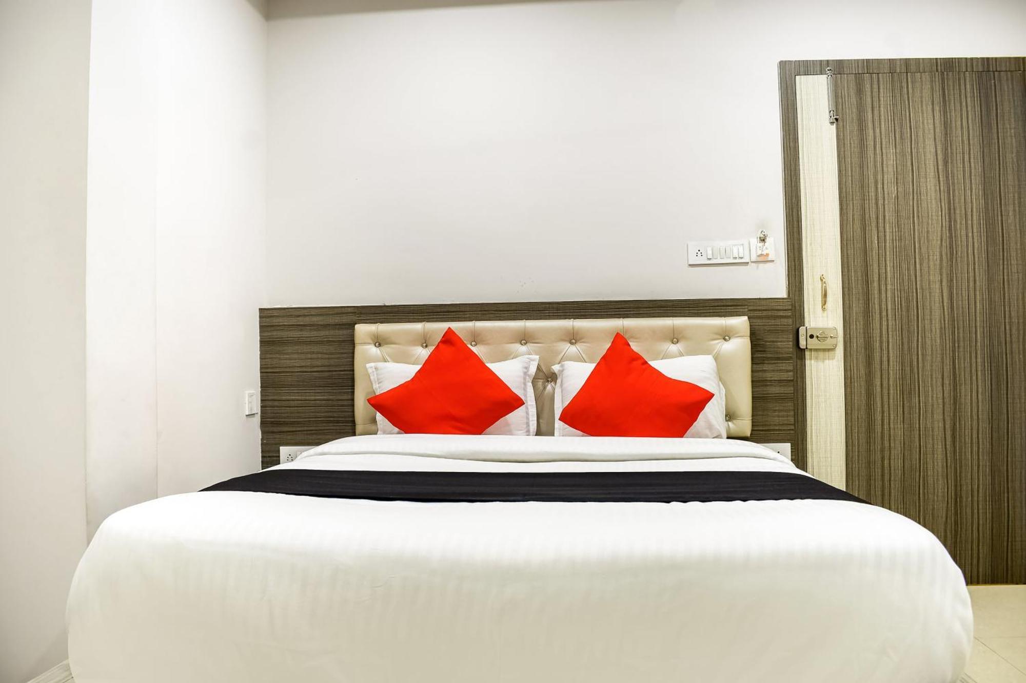 Capital O Jai Adisson Hotel Cuttack Buitenkant foto