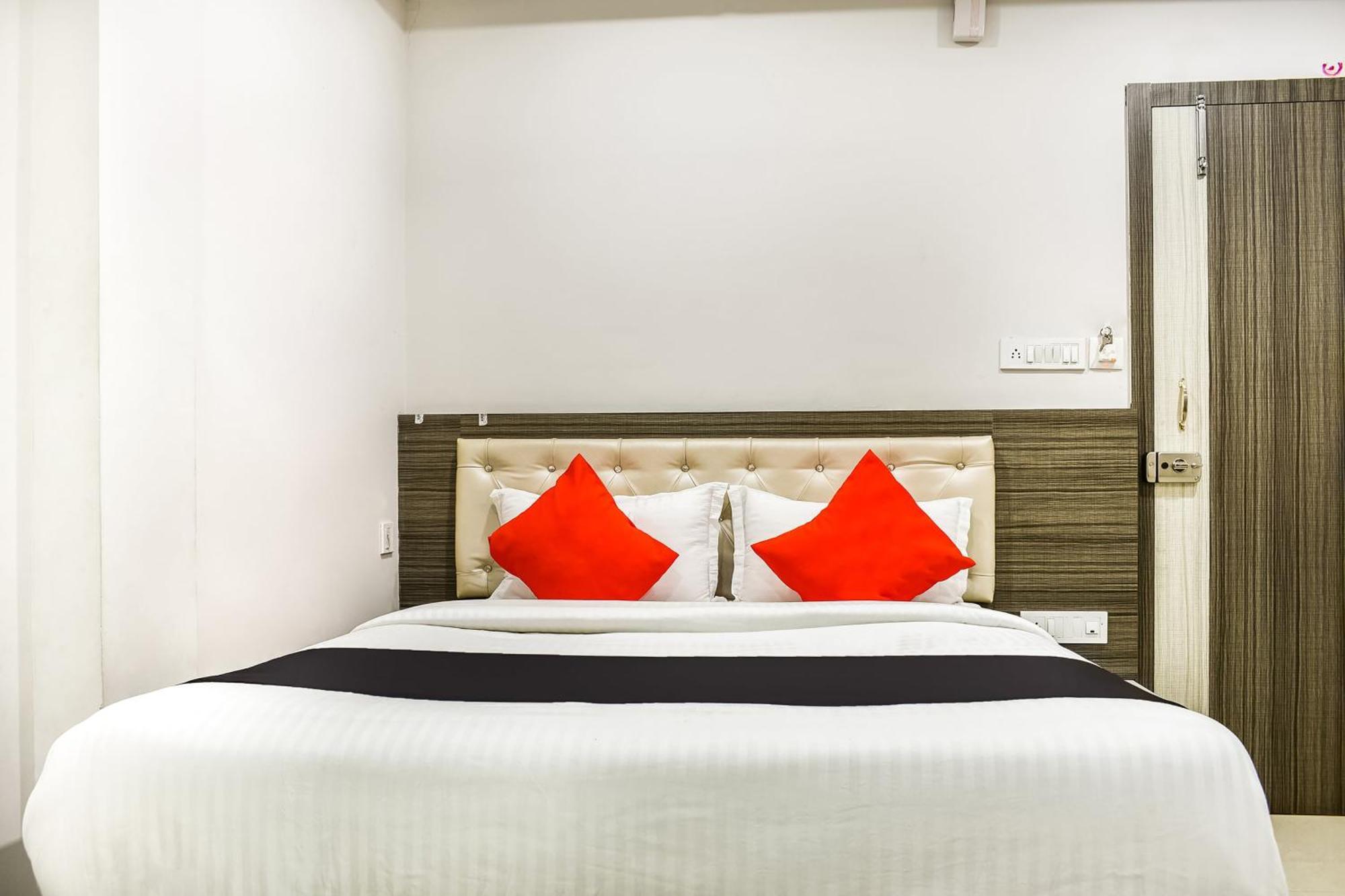 Capital O Jai Adisson Hotel Cuttack Buitenkant foto
