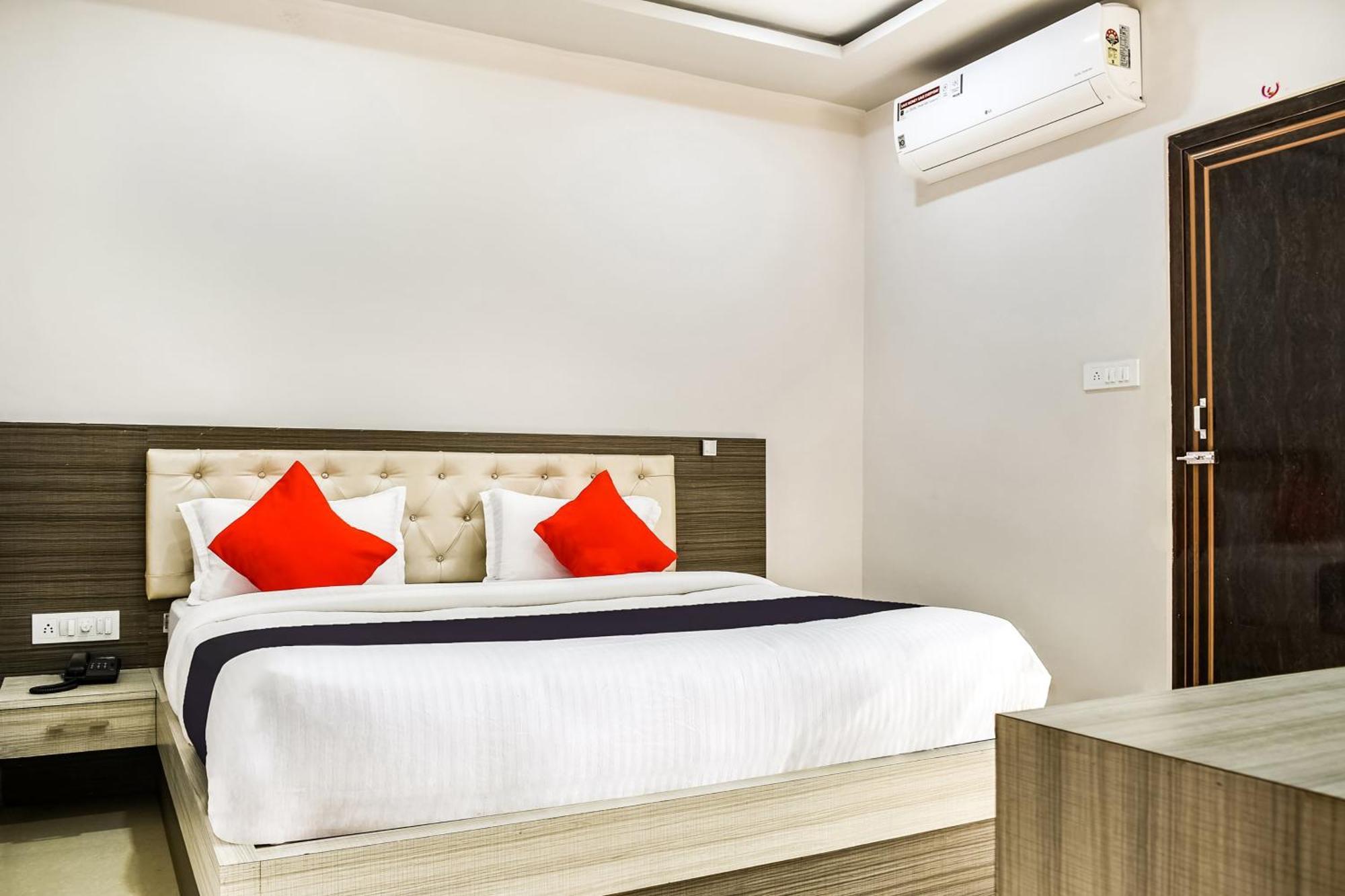 Capital O Jai Adisson Hotel Cuttack Buitenkant foto