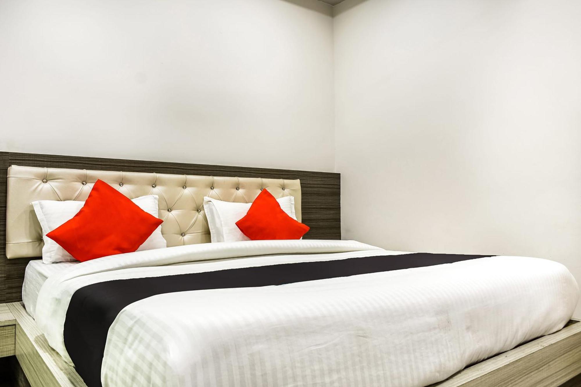 Capital O Jai Adisson Hotel Cuttack Buitenkant foto