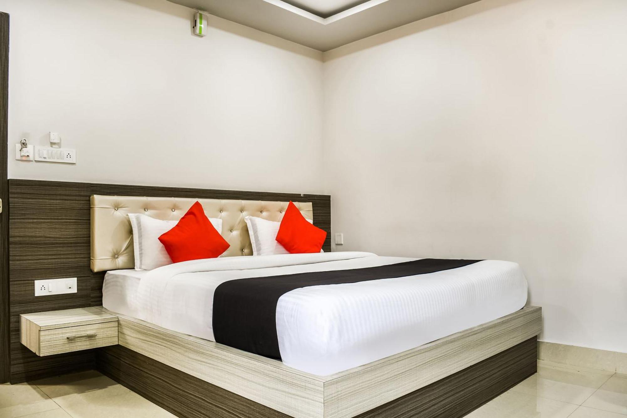 Capital O Jai Adisson Hotel Cuttack Buitenkant foto